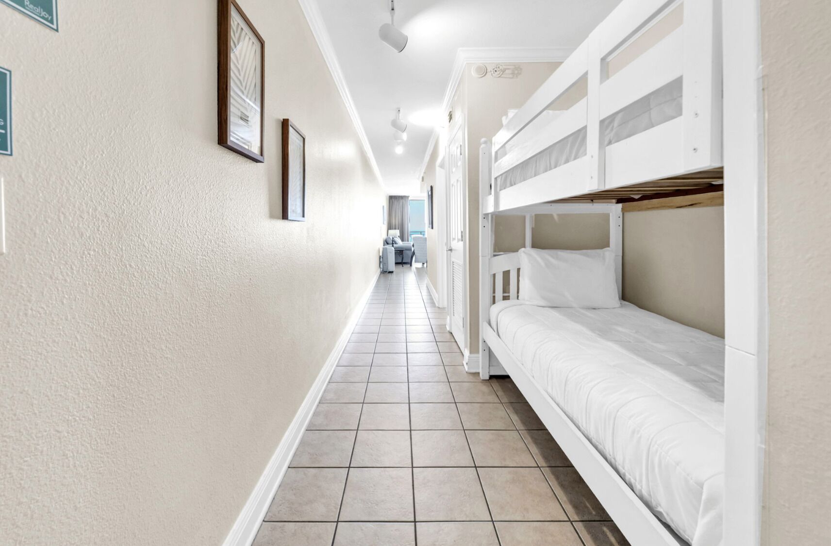 Condo, 1 cama King size y sofá cama (Emerald Beach 1033) | 1 habitación y wifi 