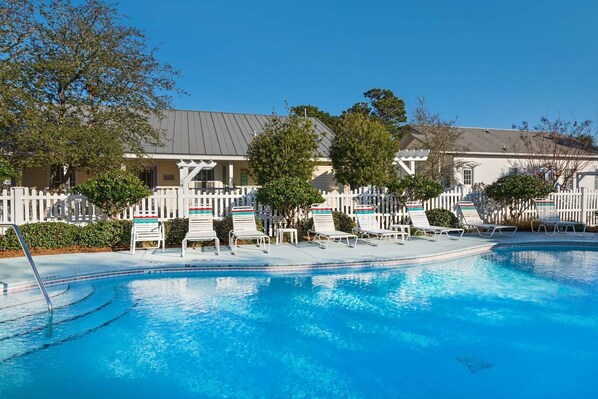 Maison, plusieurs lits (Our Summer House) | Piscine