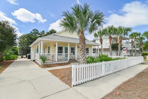 Hus - flere senge (Our Summer House) | Udendørsområde