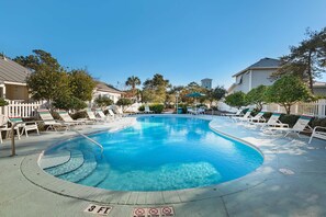 Maison, plusieurs lits (Our Summer House) | Piscine