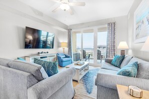 Apartment, Mehrere Betten (Calypso 3-406 - Paradise by the Pier) | Wohnbereich | Fernseher