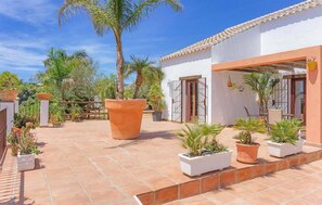 Terrace/patio - Embrace the Costa Del Sol lifestyle at El Nido Villa—your perfect sun-soaked retreat (Nerja)