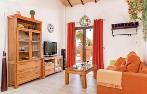 TV, books - Embrace the Costa Del Sol lifestyle at El Nido Villa—your perfect sun-soaked retreat (Nerja)