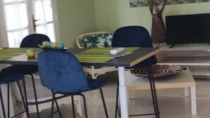 Uklassifisert bilde, 3 av 6, knapp