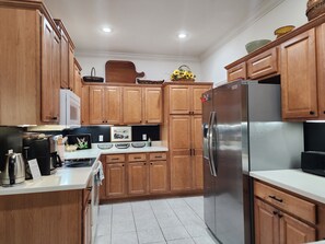 Fridge, microwave, oven, stovetop - Five Minutes to Rainbow Springs State Park and KP Hole! (Dunnellon)