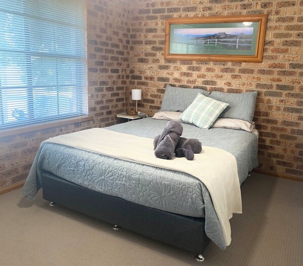2 bedrooms, iron/ironing board, bed sheets