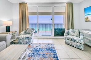 Appart'hôtel, 1 très grand lit et 1 canapé-lit (Majestic Beach Towers 1-1907) | Coin séjour