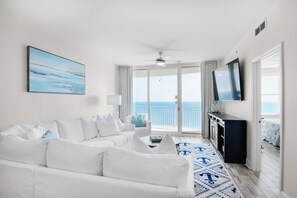 Condo, várias camas (Aqua Resort 2103) | Área de estar | TV