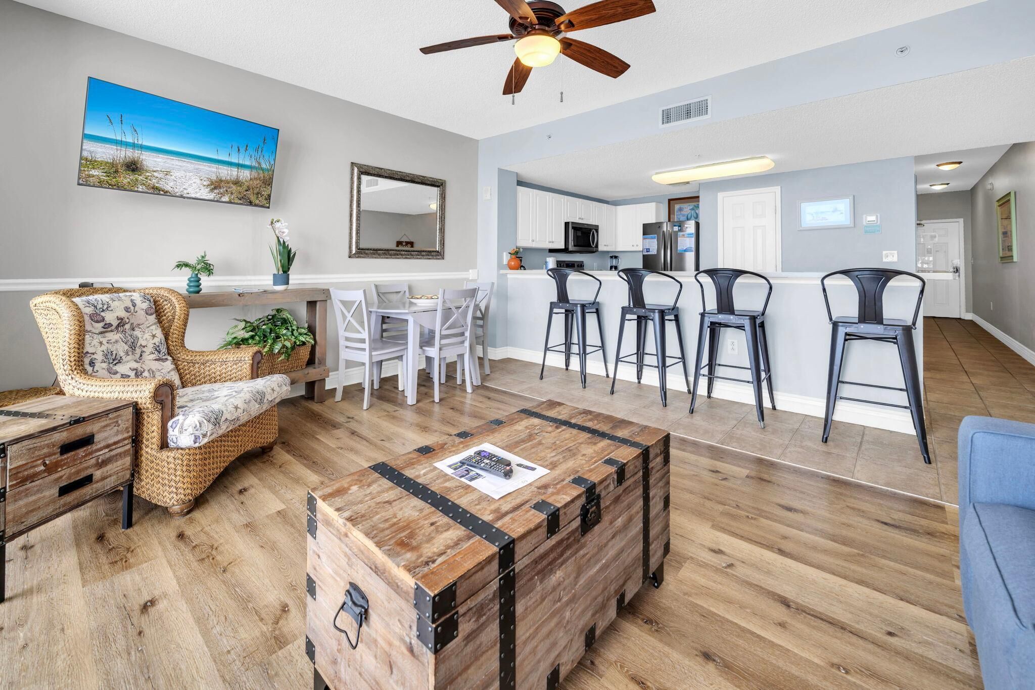 Leilighet, 1 kingsize-seng med sovesofa (Majestic Beach Towers 1-1213) | Oppholdsområde | TV