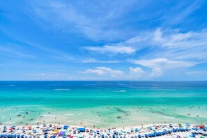 Apartment, 1 King-Bett und Schlafsofa (Majestic Beach Towers 1-1213) | Strand | Am Strand