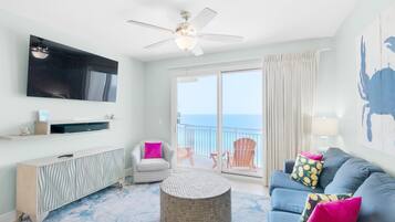 Appartamento, letti multipli (Sterling Breeze 1401) | Area soggiorno | TV