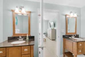 Appart'hĂŽtel, plusieurs lits (Sterling Breeze 1401) | Salle de bain