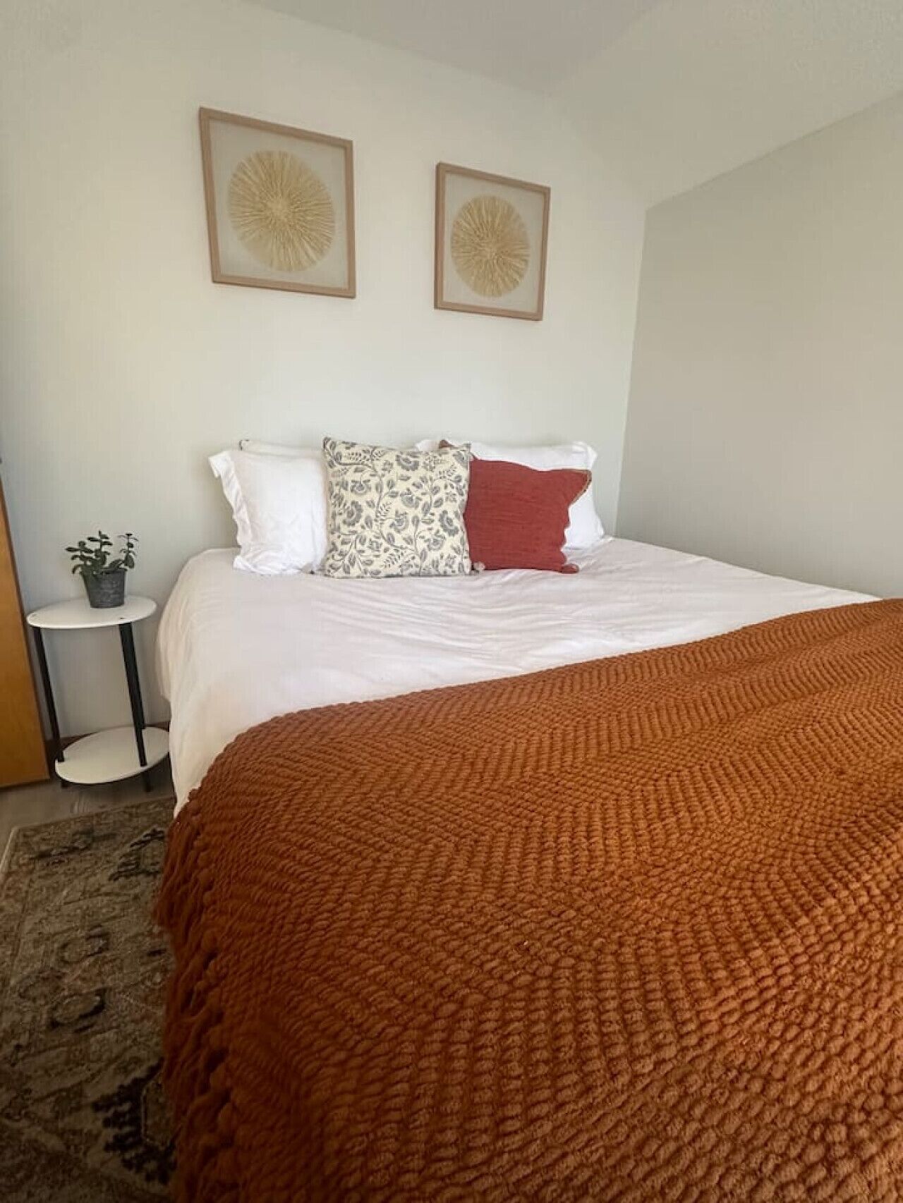 8 bedrooms, desk, iron/ironing board, WiFi