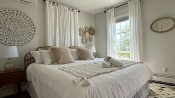8 bedrooms, desk, iron/ironing board, WiFi