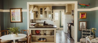 Easy walk to UL, Downtown, Girard park, and multiple music venues. Pet friendly!