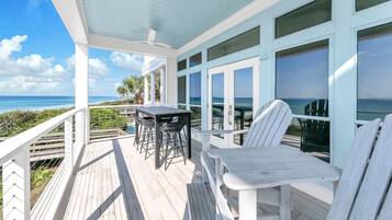 Casa, várias camas (Beach Love) | Opções para refeição ao ar livre