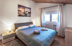1 chambre, lit parapluie, Wi-Fi gratuit, draps fournis