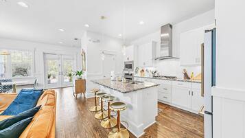 House, Multiple Beds (Casa Pura Vida) | Private kitchen | Oven, toaster