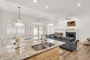 House, Multiple Beds (Ocean Breeze Cottage) | Interior - Ocean Breeze Cottage (Destin)