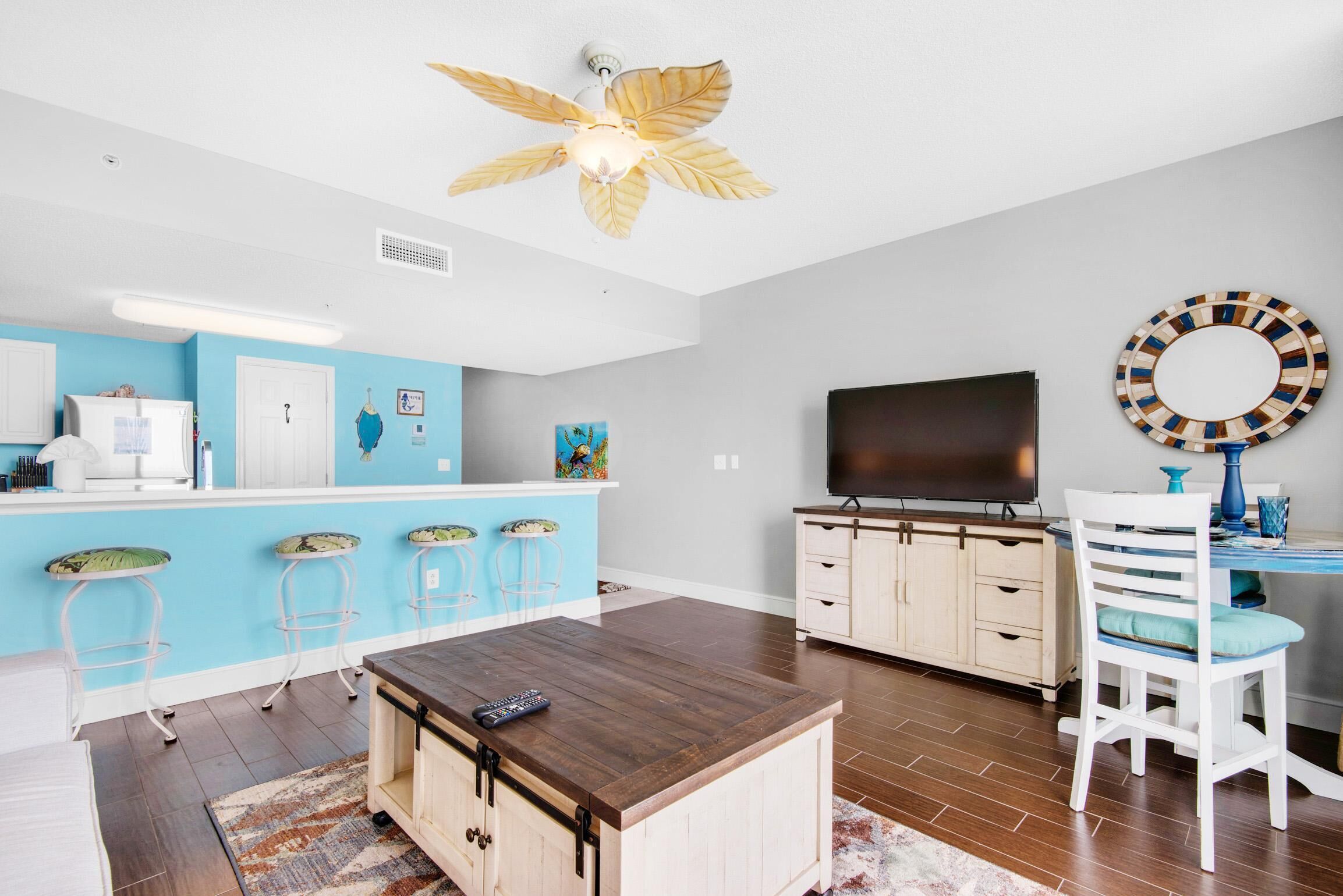 Condo, 1 King Bed with Sofa bed (Majestic Beach Towers 1-2113) | Living area | TV