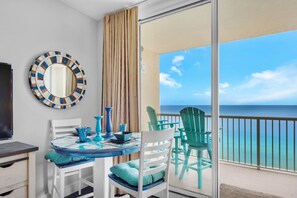 Appart'hôtel, 1 très grand lit et 1 canapé-lit (Majestic Beach Towers 1-2113) | Restauration