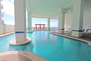 Condo, 1 cama King e sofá-cama (Majestic Beach Towers 1-2113) | Piscina | Piscina interna, piscina externa