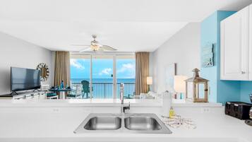 Condo, 1 King Bed with Sofa bed (Majestic Beach Towers 1-2113) | Interior