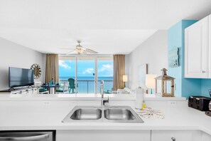 Appart'hôtel, 1 très grand lit et 1 canapé-lit (Majestic Beach Towers 1-2113) | Intérieur