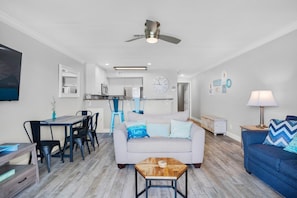 Condo, 1 très grand lit et 1 canapé-lit (Maravilla 2112) | Aire de séjour | Téléviseur