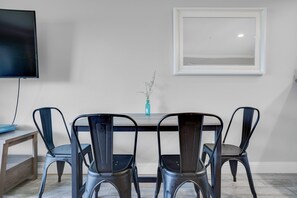 Appart'hÎtel, 1 trÚs grand lit et 1 canapé-lit (Maravilla 2112) | Restauration