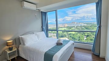 Apartamento grand, 2 quartos | 2 quartos, escrivaninha, espaço de trabalho para notebook