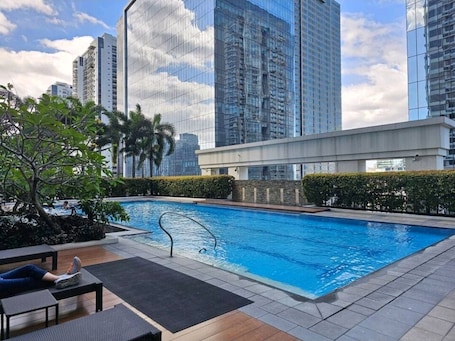 Piscina externa. The Infinity