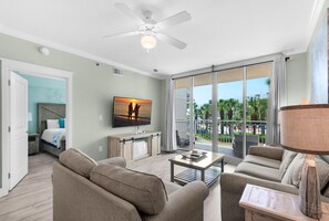 Apartment, 1 King-Bett und Schlafsofa (Waterscape 328-A 'Fanta Sea') | Wohnbereich | Fernseher