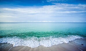 Apartamento, 1 cama de matrimonio grande con sofá cama (Waterscape 328-A 'Fanta Sea') | Playa | Ubicación a pie de playa