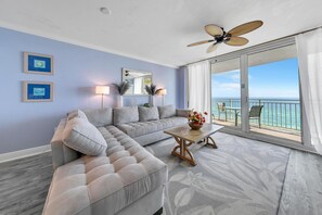 Leilighet, flere senger (Emerald Beach 1035) | Oppholdsområde | TV