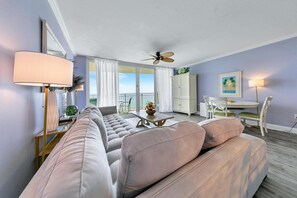 Leilighet, flere senger (Emerald Beach 1035) | Oppholdsområde | TV