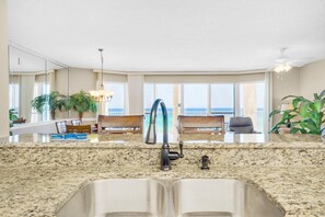 คอนโด, หลายเตียง (Long Beach Resort 2 603) | ภายใน
