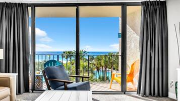 Appartement, meerdere bedden (Edgewater Tower 1-305) | Woonruimte | Een televisie