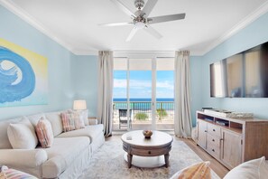 콘도, 침대(여러 개) (Azure #407) | 거실 공간 | TV