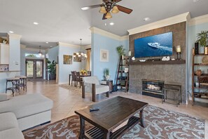 Casa, varias camas (Ocean Pearl) | Zona de estar | Una televisión