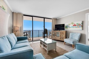 公寓客房, 多張床 (Edgewater Tower 3-1012) | 起居區 | 電視