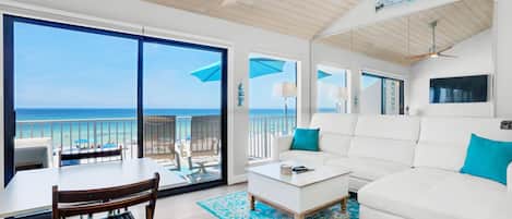 Appart'hÎtel, plusieurs lits (Nautical Watch A-11) | Coin séjour | Télévision