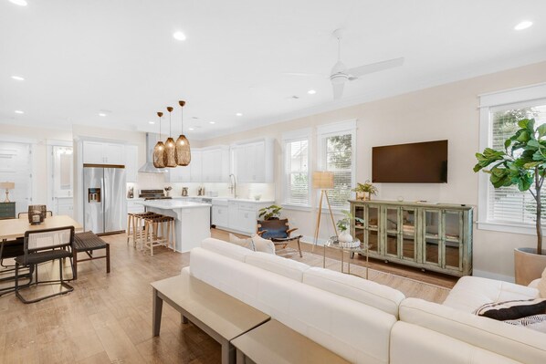 House, Multiple Beds (Grayton 91) | Living area