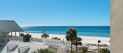Appartement, 1 queensize bed met slaapbank (Sunbird 401E) | Strand | Aan het strand