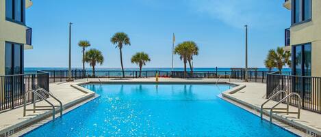 Appartement, 1 queensize bed met slaapbank (Sunbird 401E) | Zwembad | Een buitenzwembad en een verwarmd zwembad