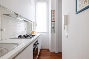 Kühlschrank, Ofen, Herdplatte, Geschirrspüler