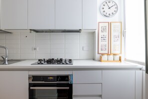Refrigerador, horno, parrilla de estufa y lavavajillas 