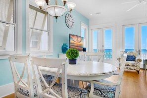 House, Multiple Beds (Charlie Boy) | Dining