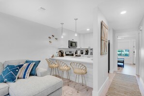 Interior - Sandprints E9- Shoeless Joe (Miramar Beach)