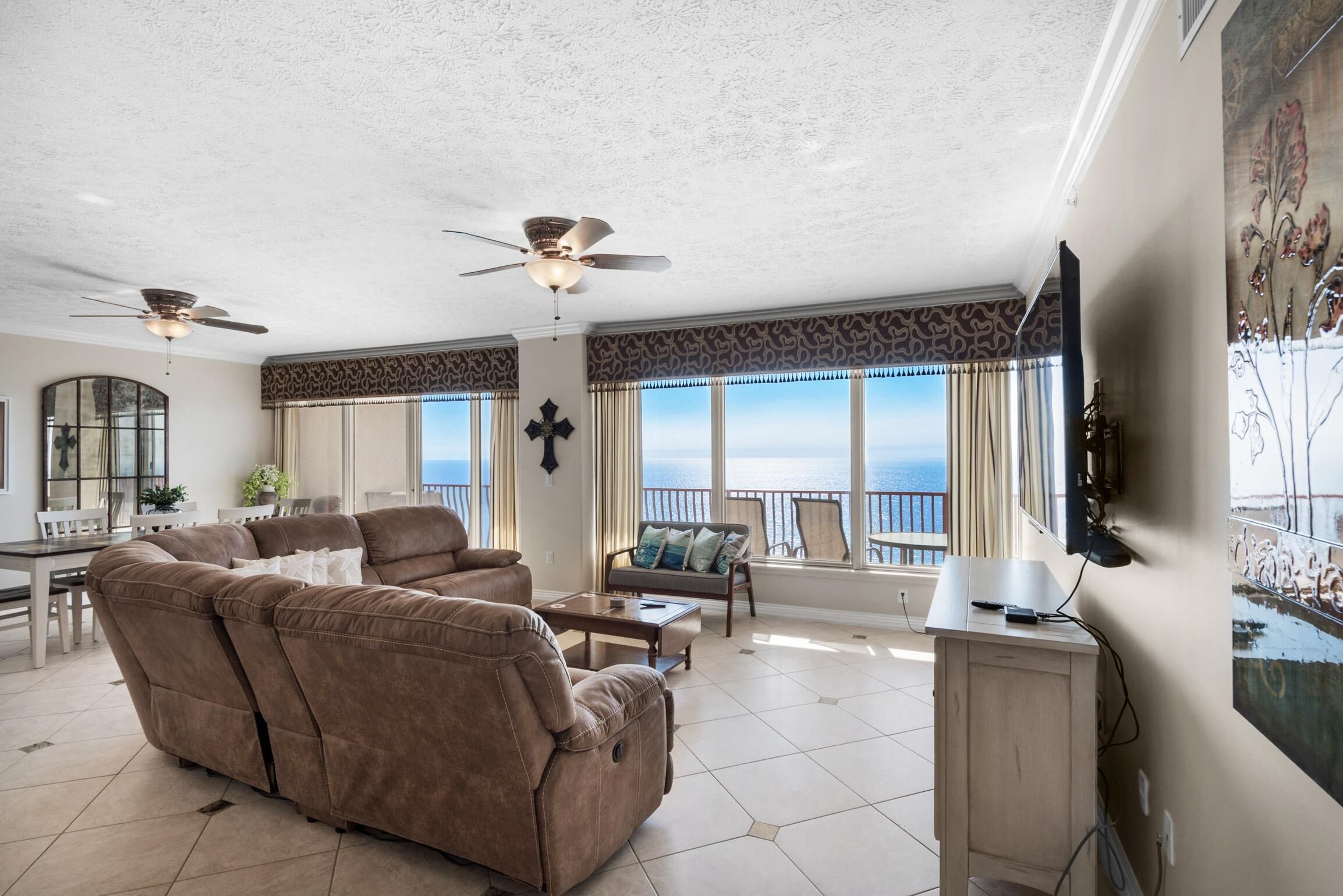 Appart'hôtel, plusieurs lits (Hidden Dunes 1702) | Coin séjour | Télévision